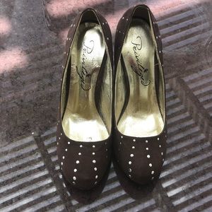 Brown privileged heels with sliver studs